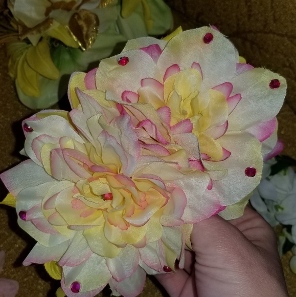 Pink and yellow hair flower - Picture 3 of 3